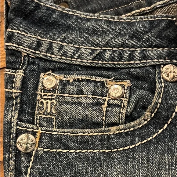 Miss Me Medium Capri Jeans - Picture 5 of 10